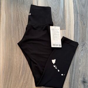 Lululemon Align HR Pant 25” Black Leggings with Hawaiian islands. Limited
